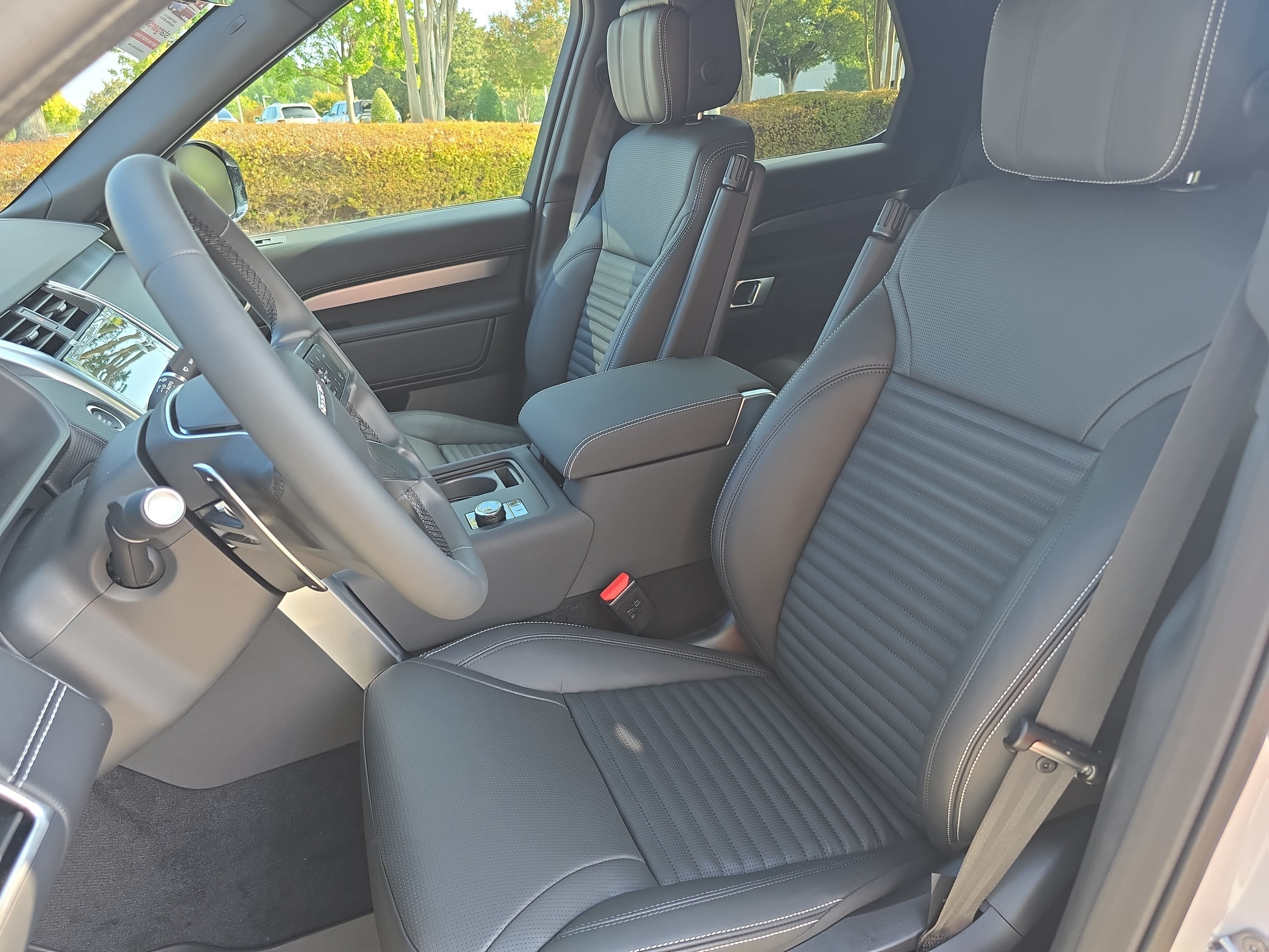 New 2026 Land Rover Discovery Limited Edition AWD/4WD image 15