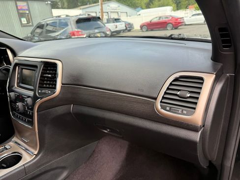 Used 2017 Jeep Grand Cherokee Laredo w/ Quick Order Package 23E image 28