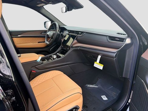 New 2025 Jeep Grand Cherokee L Summit image 17