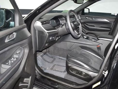 Used 2024 Jeep Grand Cherokee L Laredo image 12