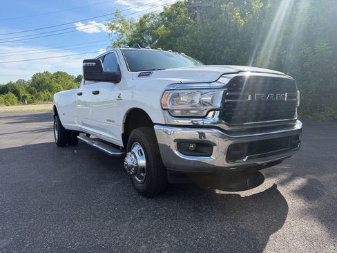 Used 2024 RAM 3500 Big Horn AWD/4WD image 3