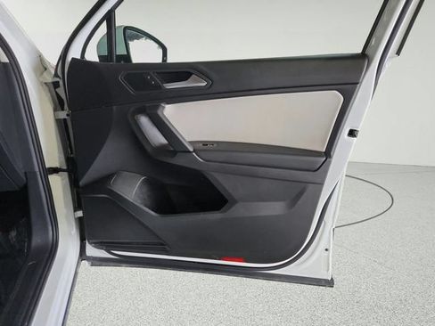 Used 2019 Volkswagen Tiguan SE FWD image 24