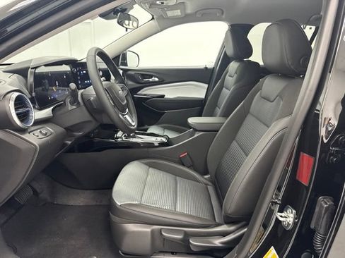 Used 2026 Chevrolet Trax LT w/ Driver Confidence Package FWD image 23