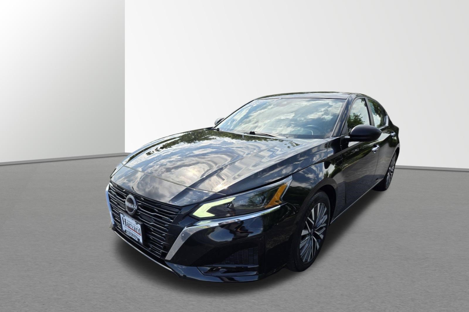 Used 2024 Nissan Altima 2.5 SV FWD image 3