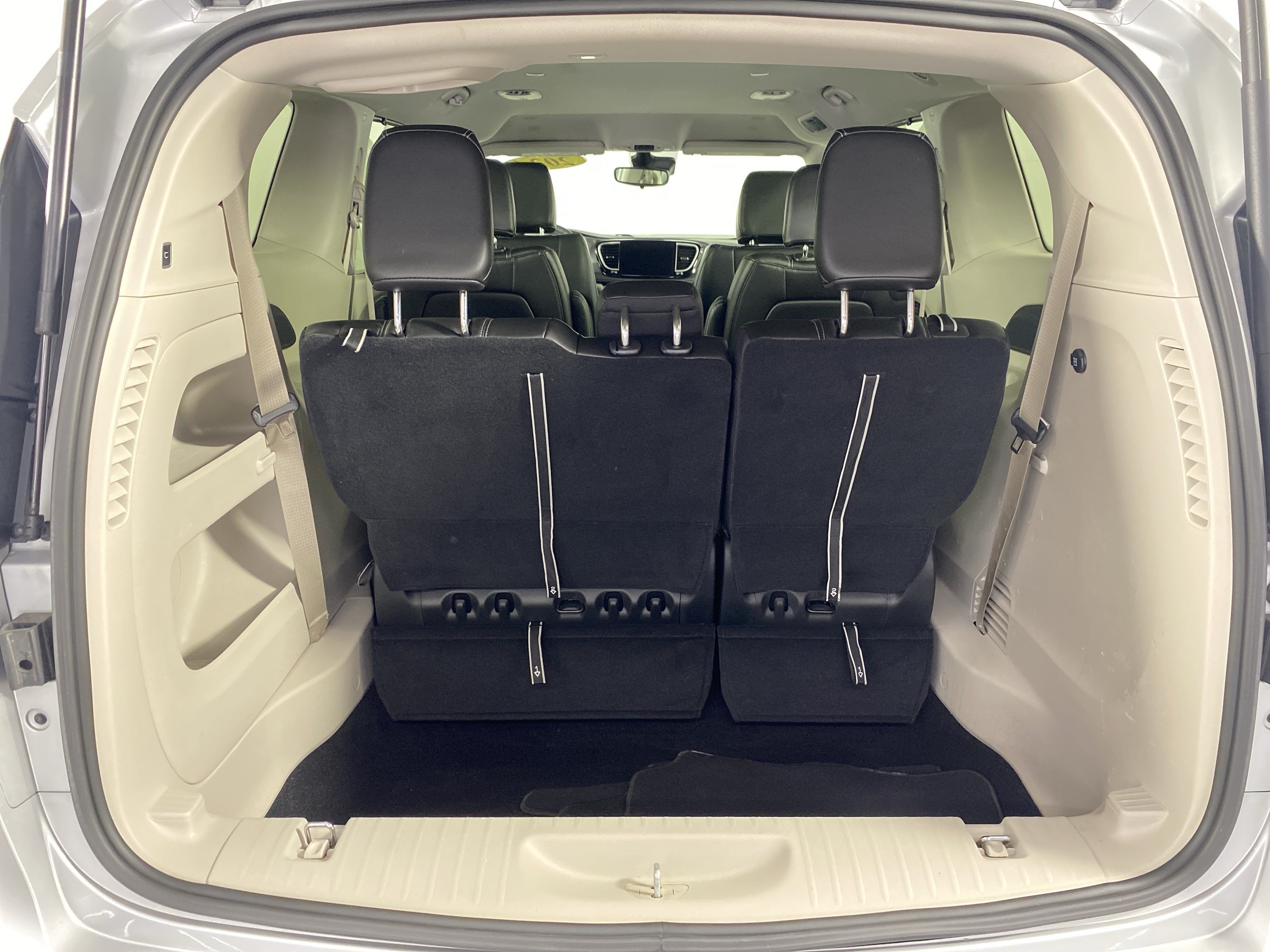 Used 2024 Chrysler Pacifica Touring-L AWD/4WD image 32