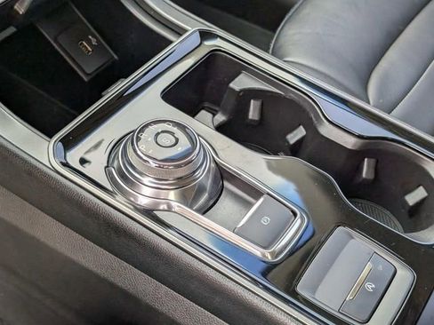 Used 2019 Ford Edge SE image 26