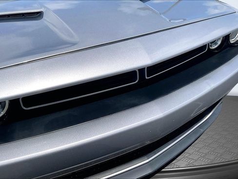 Used 2015 Dodge Challenger SXT RWD image 31