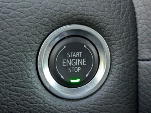 Used 2024 GMC Yukon Denali w/ Advanced Technology Package image 34