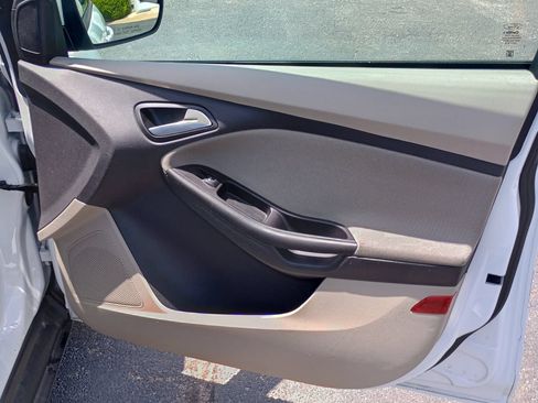 Used 2014 Ford Focus SE FWD image 21