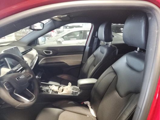 Used 2025 Jeep Compass Latitude AWD/4WD image 4
