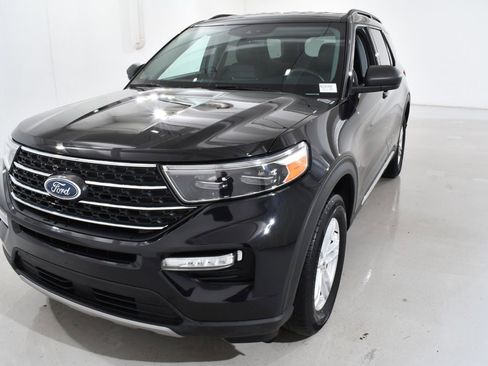Used 2022 Ford Explorer XLT w/ Equipment Group 202A image 2