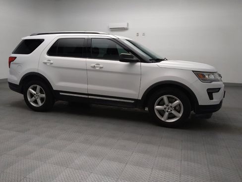 Used 2018 Ford Explorer XLT image 11