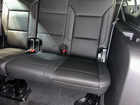 Used 2024 Chevrolet Suburban High Country AWD/4WD image 13