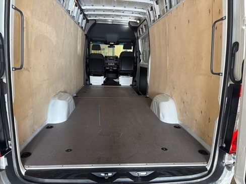 Used 2021 Mercedes-Benz Sprinter 2500 image 25