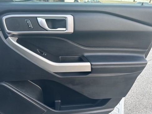 Used 2021 Ford Explorer XLT image 41