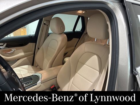 Used 2021 Mercedes-Benz GLC 300 4MATIC image 12