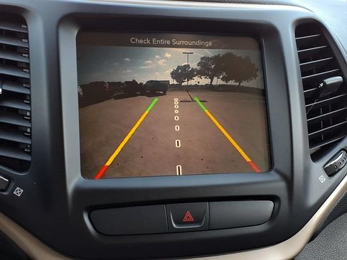 Used 2015 Jeep Cherokee Latitude FWD image 14