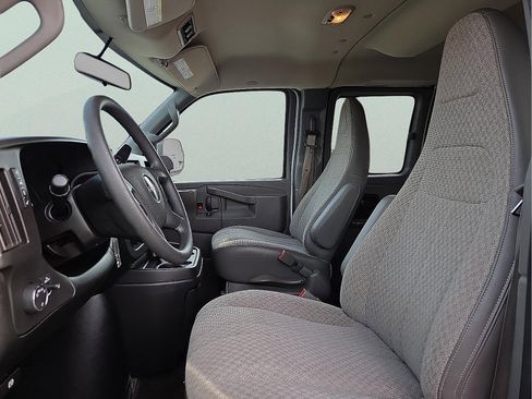 Used 2017 GMC Savana 3500 LT w/ LT Preferred Equipment Group image 15