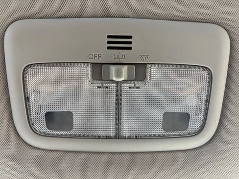Used 2017 Toyota Corolla SE FWD image 21