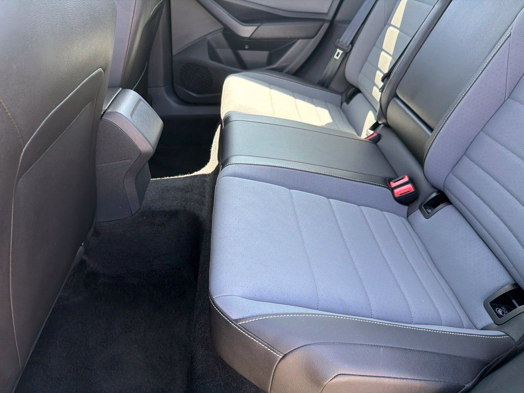 Used 2025 Volkswagen Jetta SE FWD image 26