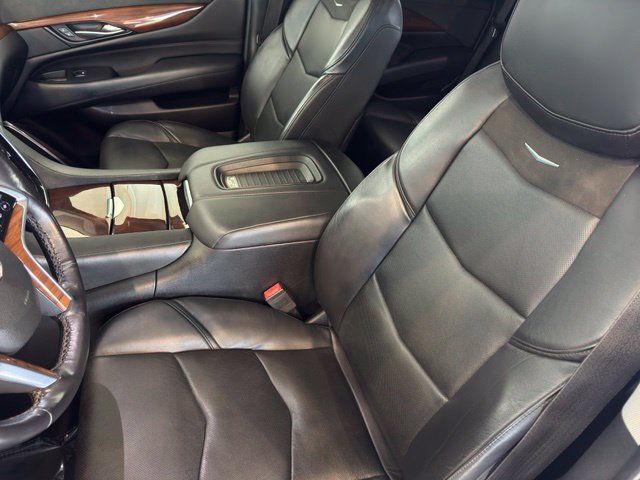 Used 2019 Cadillac Escalade Premium Luxury AWD/4WD image 6