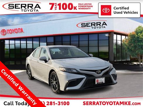 Used 2022 Toyota Camry SE image 1