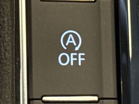 Certified 2024 Volkswagen Taos SE image 38