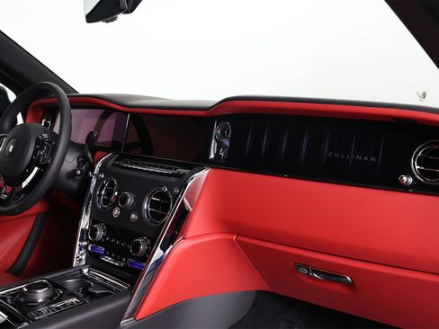 New 2026 Rolls-Royce Cullinan image 25