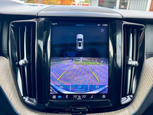Used 2022 Volvo XC60 B5 Inscription w/ Climate Package image 21