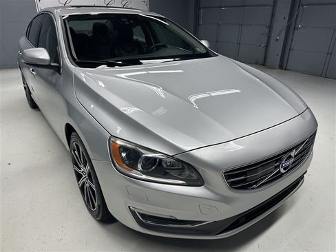 Used 2018 Volvo S60 T5 Inscription Platinum FWD image 9