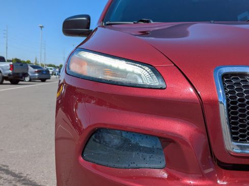 Used 2017 Jeep Cherokee Sport w/ Cold Weather Group AWD/4WD image 39