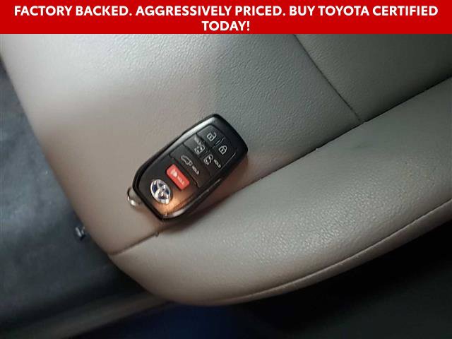 Used 2024 Toyota Sienna XLE FWD image 11