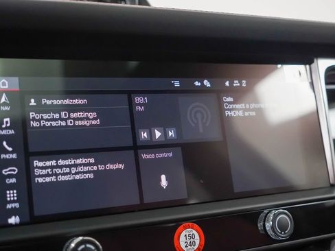 Certified 2025 Porsche Macan image 30