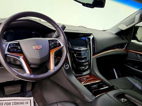 Used 2020 Cadillac Escalade 2WD image 12