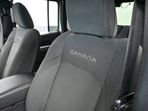Used 2019 Jeep Wrangler Unlimited Sahara AWD/4WD image 16