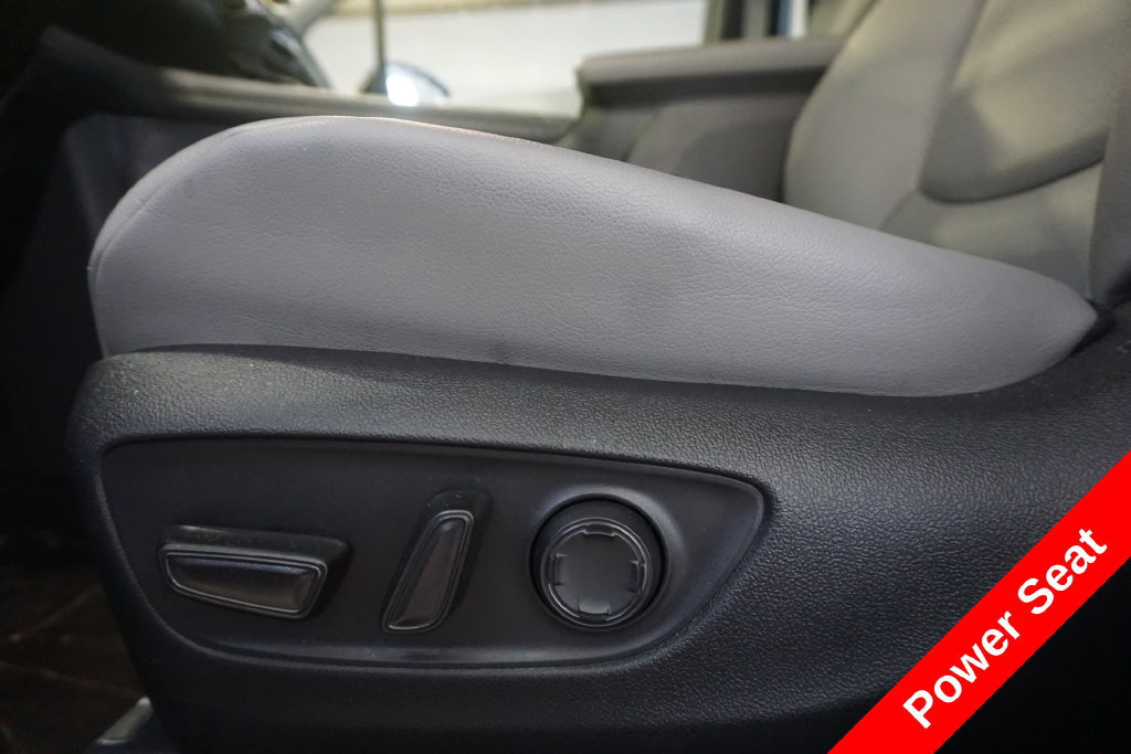 Used 2025 Toyota Sienna XLE w/ XLE Plus Package AWD/4WD image 6