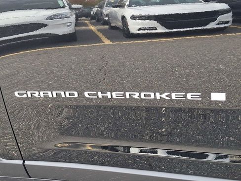 New 2025 Jeep Grand Cherokee Limited w/ Trailer Tow Package image 22