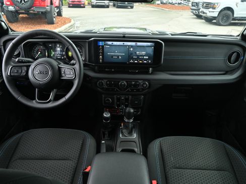 Used 2025 Jeep Wrangler Unlimited Rubicon 4xe w/ Safety Group AWD/4WD image 11