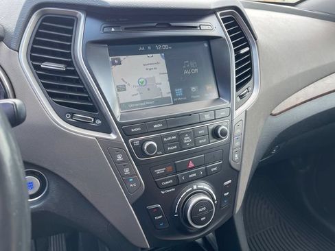 Used 2017 Hyundai Santa Fe AWD image 34