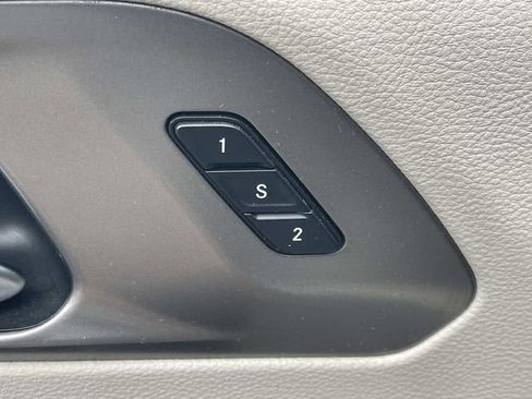 Used 2020 Chrysler Pacifica Touring-L FWD image 30