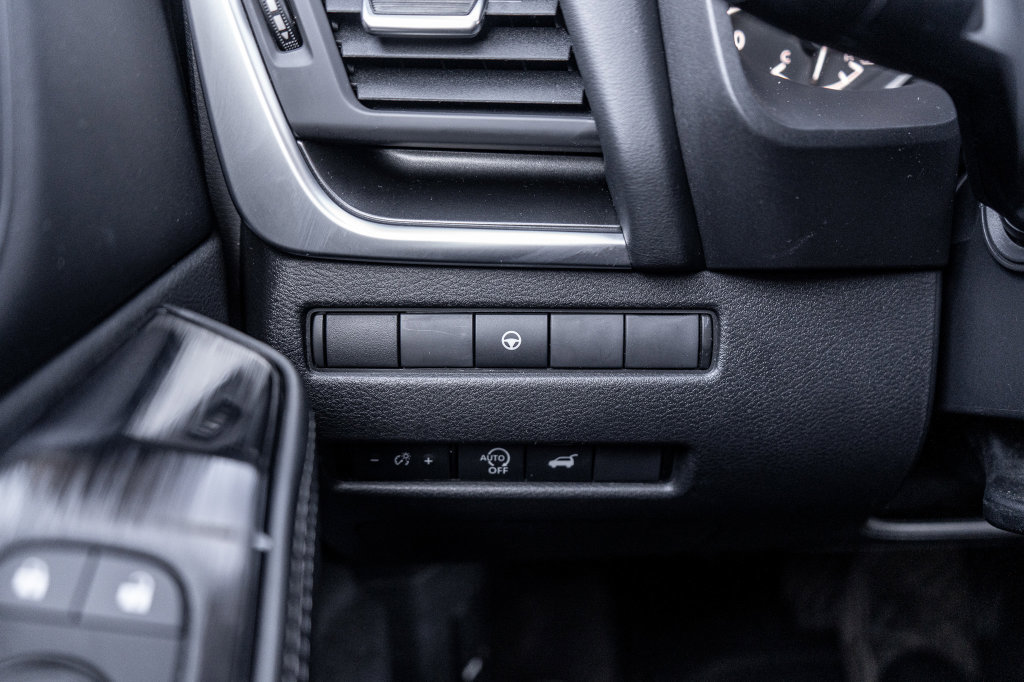 Used 2024 Nissan Rogue SV FWD image 21