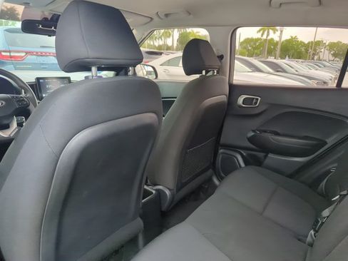 Used 2020 Hyundai Venue SE FWD image 18