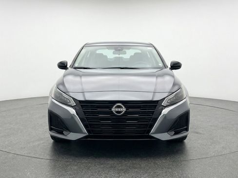 Used 2025 Nissan Altima 2.5 SV image 2