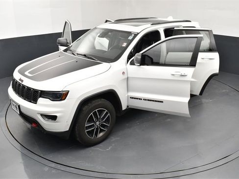 Used 2017 Jeep Grand Cherokee Trailhawk w/ Trailhawk Luxury Group image 27