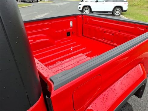 Used 2022 Jeep Gladiator Sport image 13