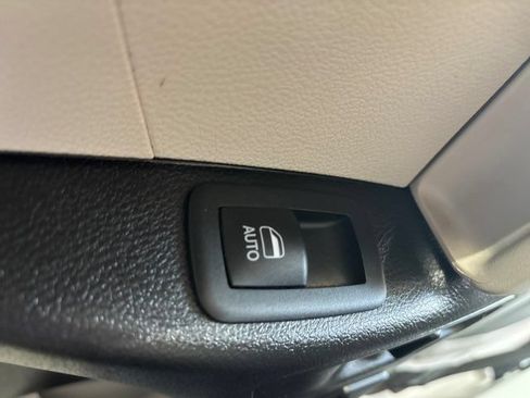 Used 2019 Chrysler Pacifica Touring-L Plus w/ Tire & Wheel Group FWD image 37