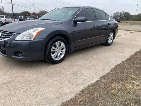 Used 2012 Nissan Altima 2.5 S w/ 20th Anniversary Pkg image 3