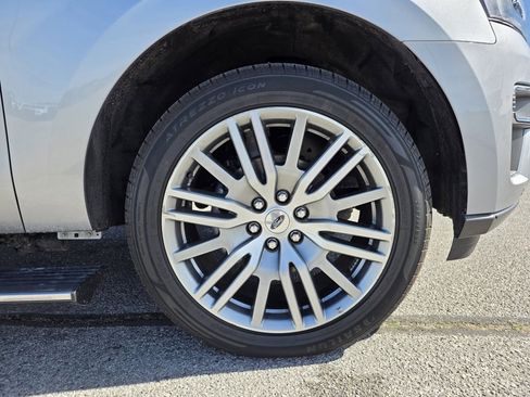 Used 2024 Ford Expedition Limited image 32