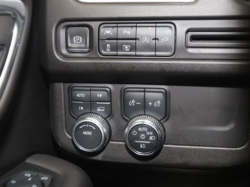 Used 2022 GMC Yukon SLT w/ SLT Premium Package image 29