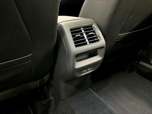 Used 2025 Volkswagen Tiguan SE w/ Panoramic Sunroof Package image 37